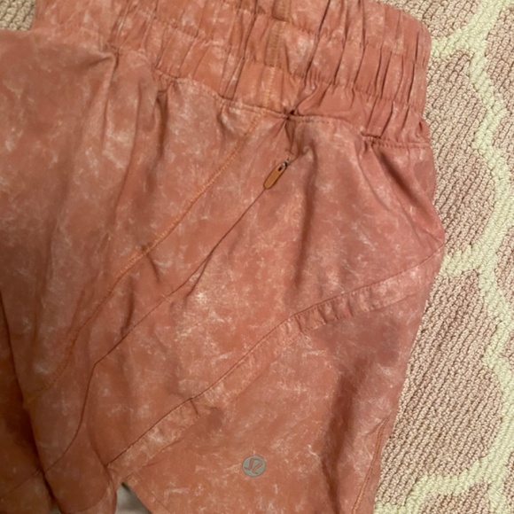 Lululemon short - Picture 4 of 6